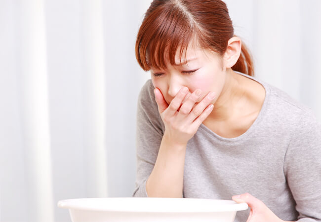 吐き気がある女性